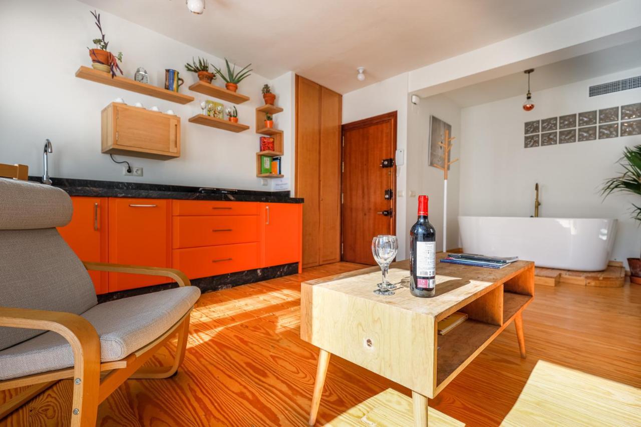 Cozy 1br Recently Renovated In Centre Apartment