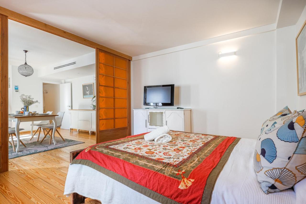 Cozy 1br Recently Renovated In Centre Apartment *